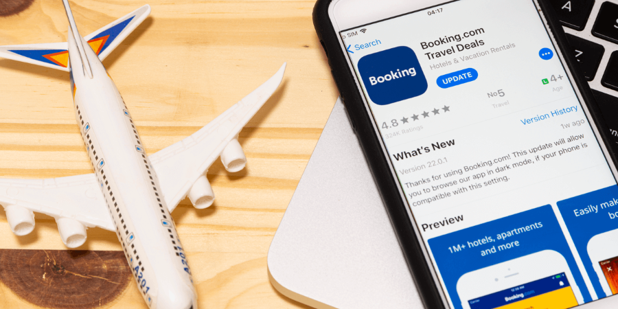 Để có một chuyến du lịch Châu Âu tiết kiệm, du khách nên đặt phòng khách sạn trước trên các trang web uy tín 