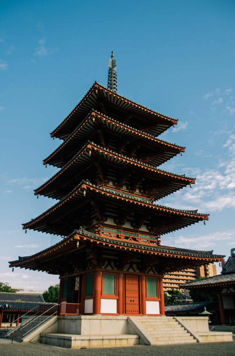 Chùa Shitenno-ji là biểu tượng cho lịch sử và văn hóa lâu đời của Osaka