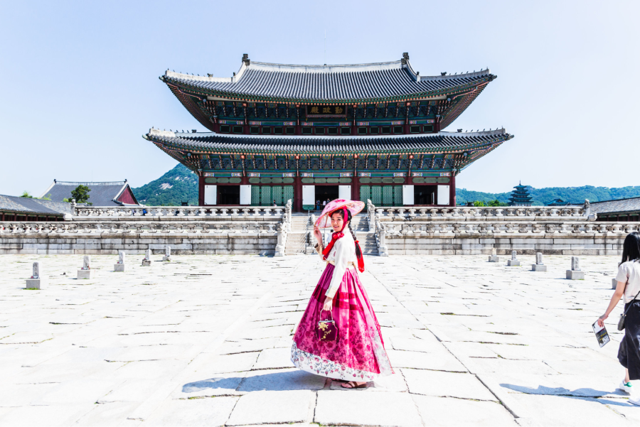 Cung điện Gyeongbokgung nổi tiếng là một trong những địa điểm mà bạn không thể bỏ qua khi đi du lịch Hàn Quốc