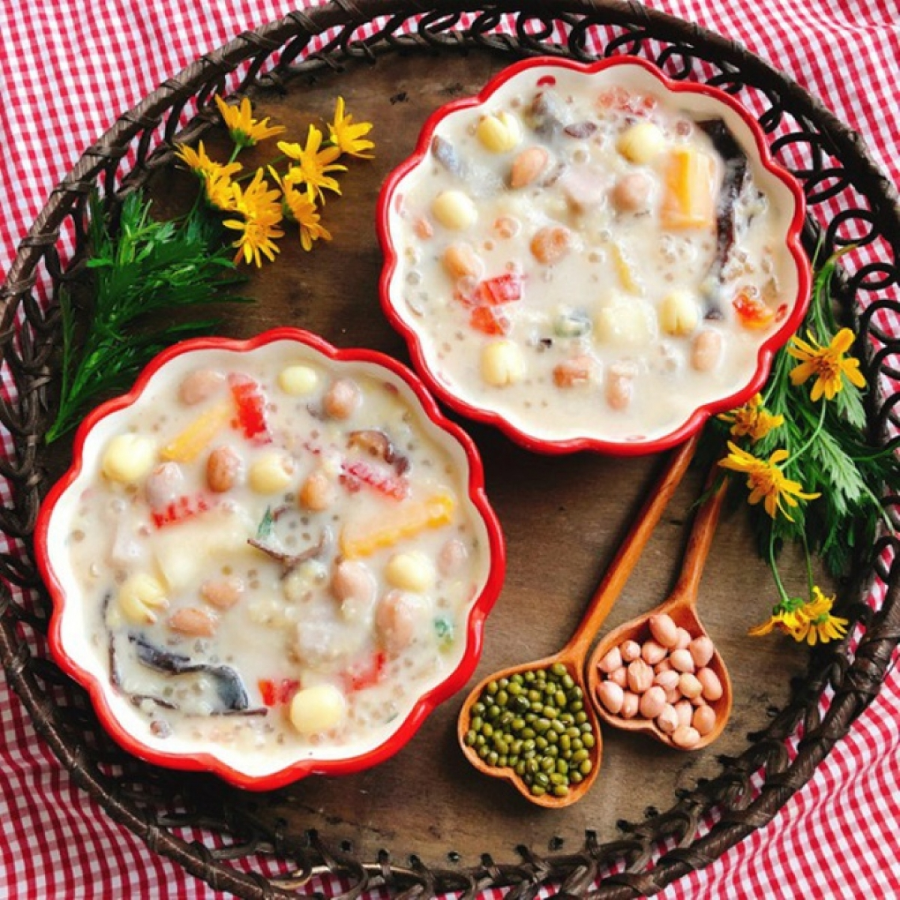 Chè thưng hay còn gọi là chè bà ba, món chè mang đậm hương vị đồng quê và tuổi thơ của nhiều người