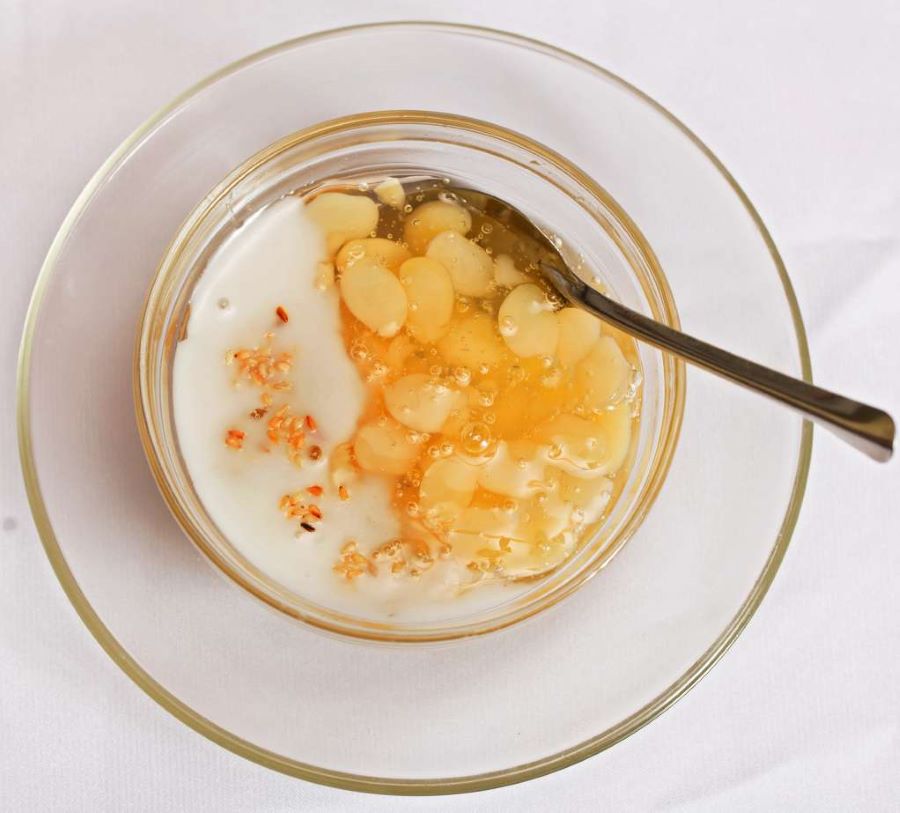 Chè đậu ván quyến rũ thực khách bởi vị béo bùi của đậu hòa cùng vị ngọt thơm của đường phèn