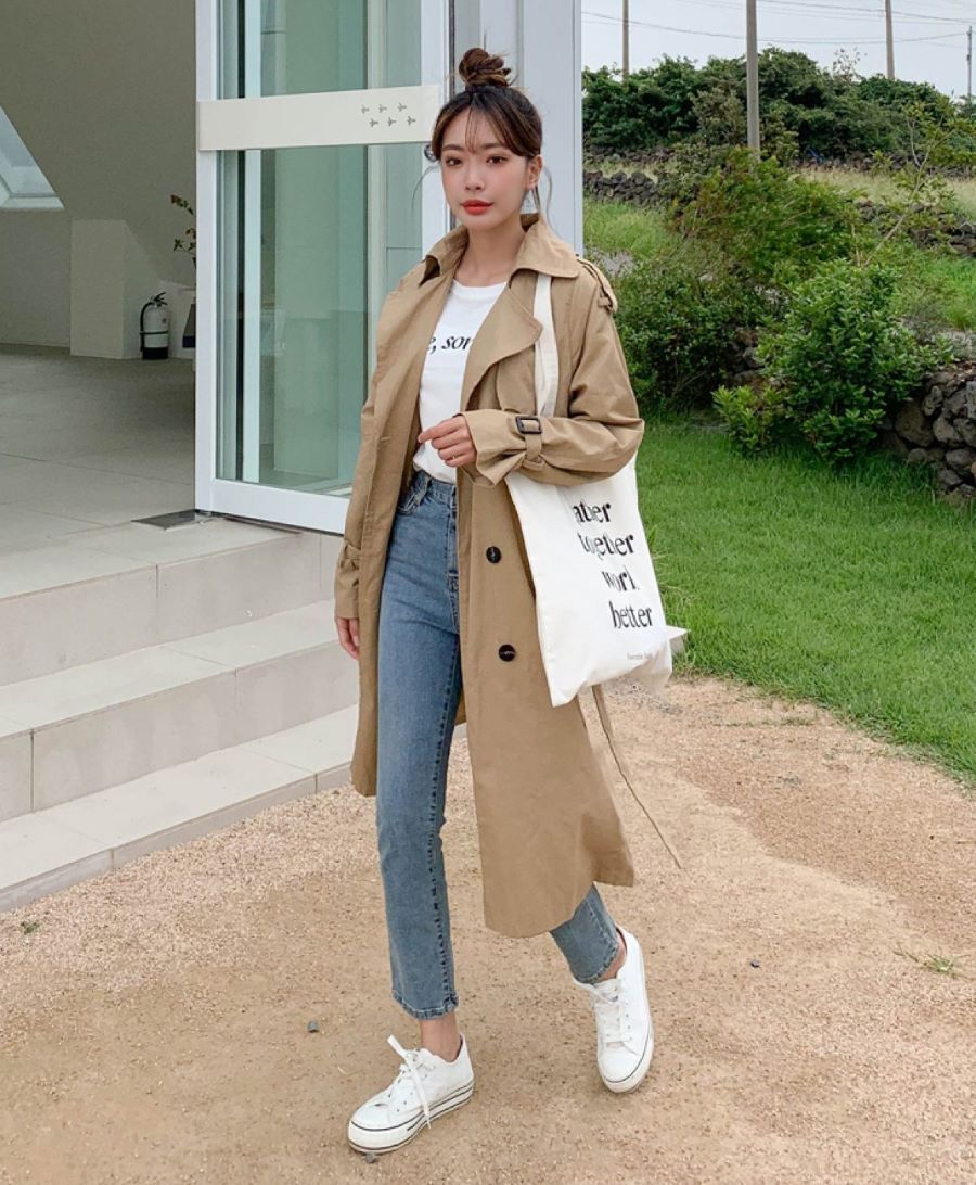 Bạn có thể mix với áo thun hoặc áo sơ mi đều xinh