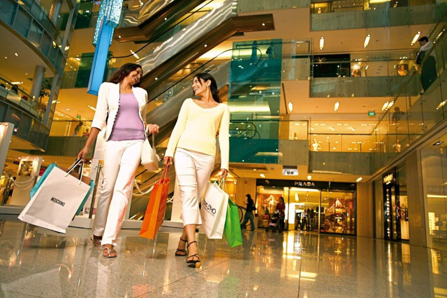Không nên đi shopping vào cuối tuần