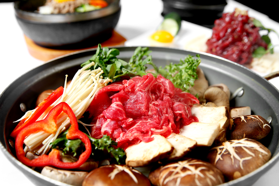Lẩu thịt bò Sogogi jeongol là một trong những món ăn không thể thiếu trong mùa đông lạnh giá tại Hàn