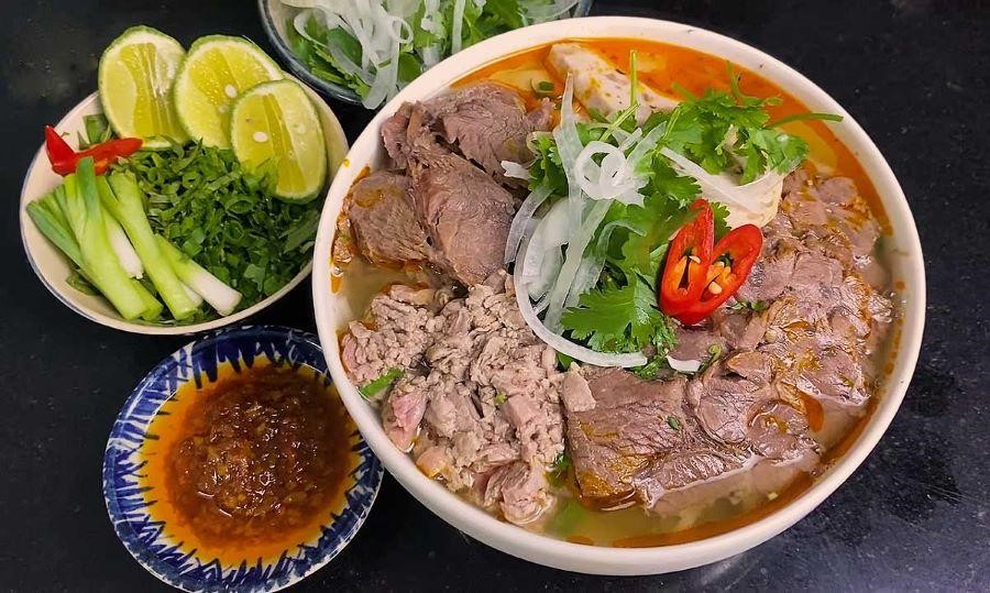 Bún bò - đặc sản nổi tiếng của ẩm thực Huế