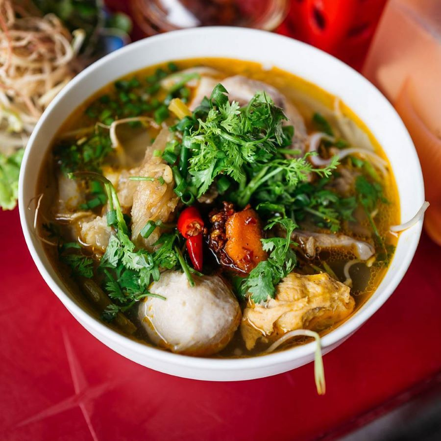 Bún bò O Phụng – chú Vọng, nằm ngay giữa trung tâm thành phố