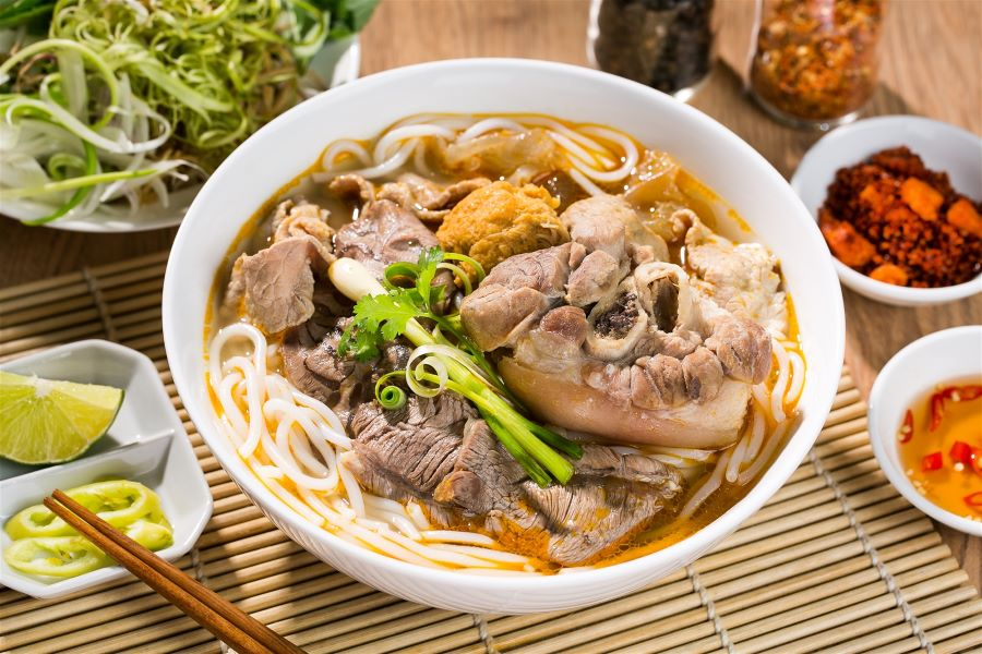 Bún bò từ lâu đã nổi tiếng là một trong những đặc sản của xứ Huế