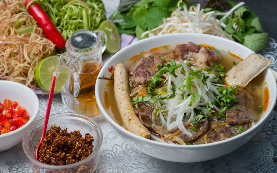 Bún bò Huế O Ty nổi tiếng với tô bún thơm ngon, chuẩn vị