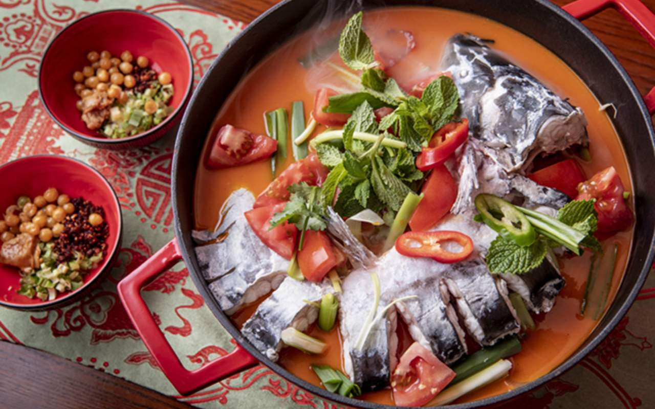 Lẩu cá cay - Một trong những món ăn tại Phượng Hoàng Cổ Trấn được nhiều du khách yêu thích