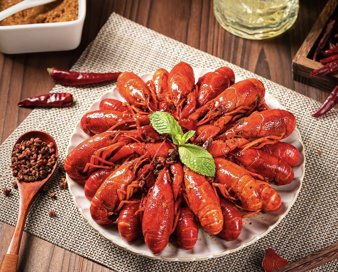  Tôm hùm đất - Một trong những món ăn nổi tiếng tại Phượng Hoàng Cổ Trấn