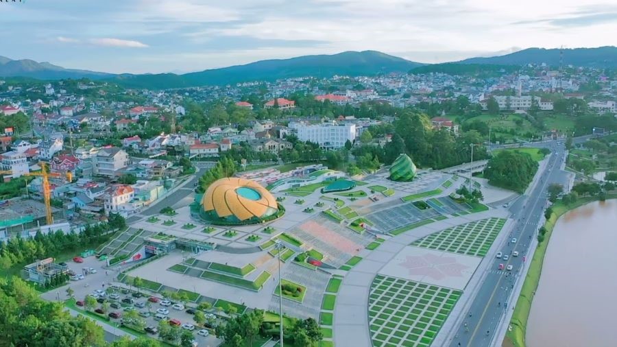 Quảng trường Lâm Viên - Nơi check-in sống ảo cực không thể thiếu tại Đà Lạt