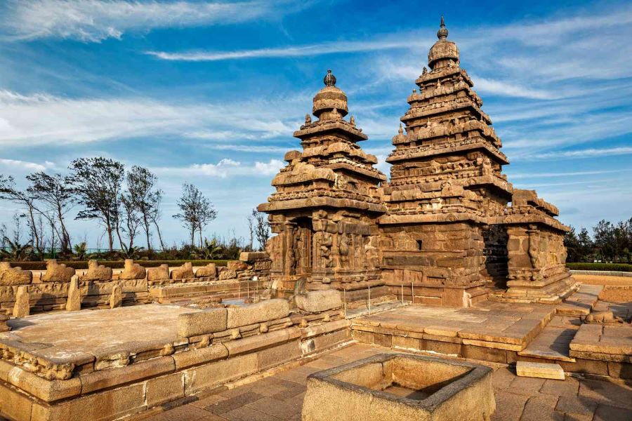  Mahabalipuram là một cụm kiến trúc gồm những ngôi đền to, nhỏ khác nhau được sắp xếp cạnh nhau