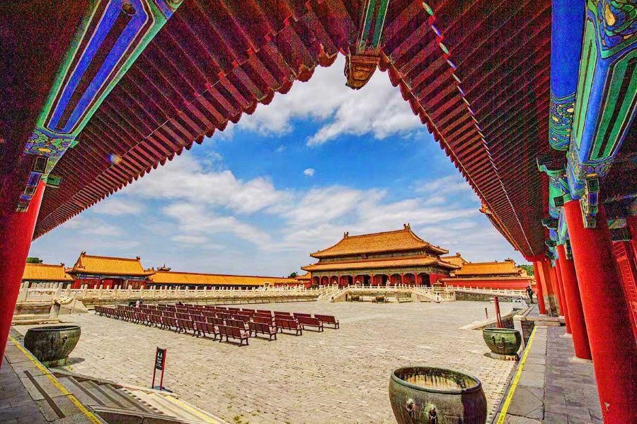 Tử Cấm Thành là nơi vua và các vị phi tần, hoàng tử, công chúa sinh sống