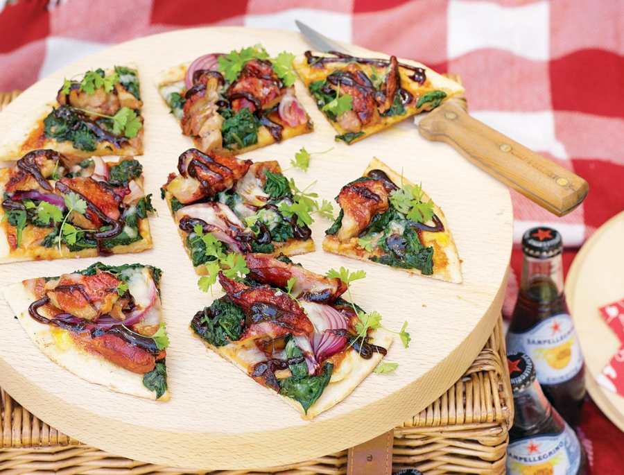 Pizza vịt quay Bắc Kinh là một món ăn sáng tạo và hấp dẫn