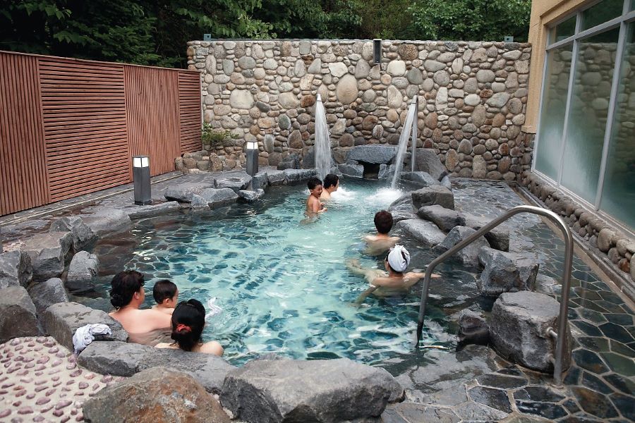 Thư giãn tại suối nước nóng khi du lịch Hàn Quốc