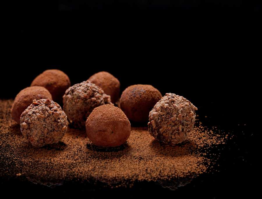 Du khách có thể thưởng thức socola Truffe cùng với một tách cà phê nóng hoặc trà