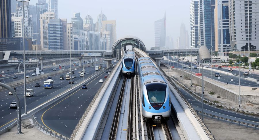 Metro - Đây là một dạng tàu điện ngầm đẳng cấp, hiện đại tại Dubai