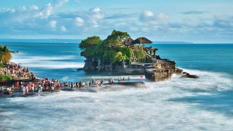 Vị trí tọa lạc ấn tượng của ngôi đền Tanah Lot