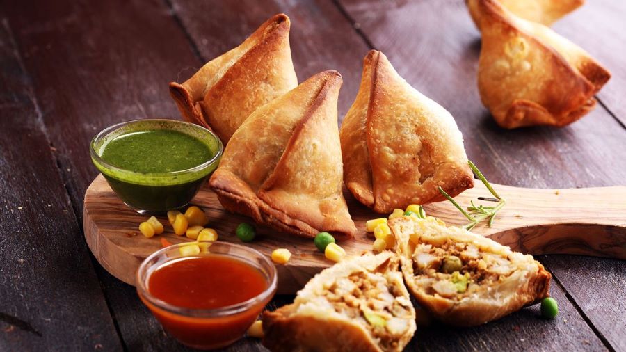 Samosa trong ẩm thực Ấn Độ được sáng tạo thành nhiều hình dáng đẹp mắt khác nhau