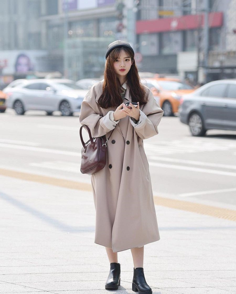 Một chiếc áo khoác bên ngoài sẽ giúp trang phục của bạn ấn tượng hơn