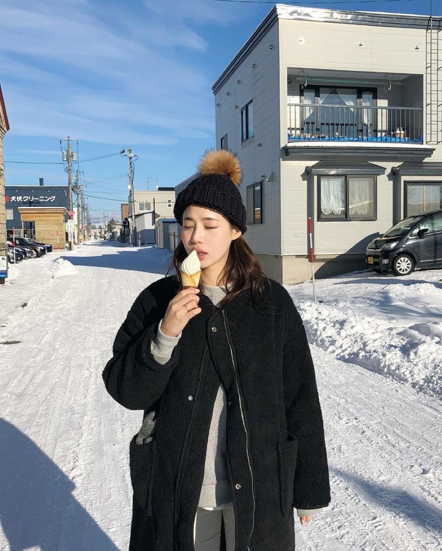 Hãy tự làm nổi bật chính mình bằng một chiếc áo khoác bên ngoài nhé!