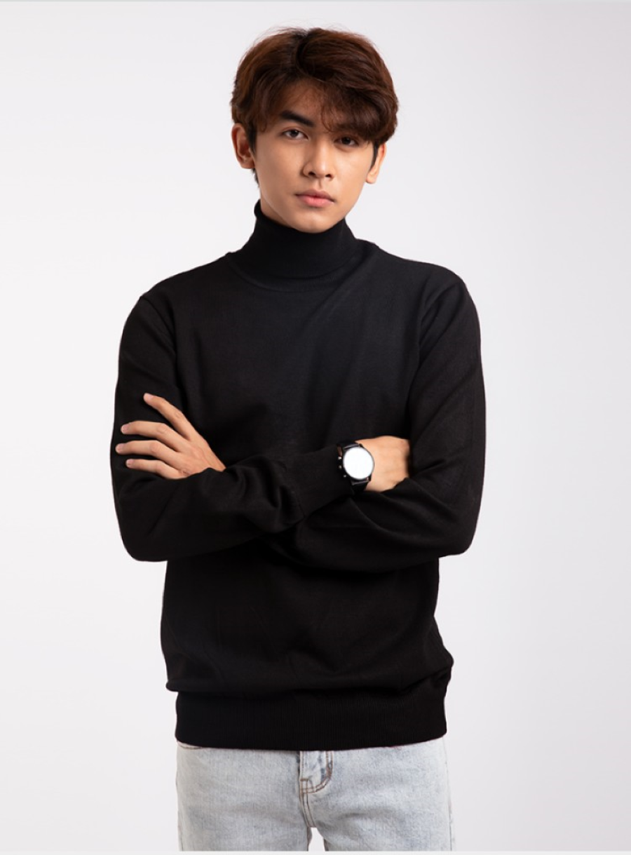 Một chiếc áo len đen sẽ giúp cho các chàng trai trở nên nam tính và điển trai hơn