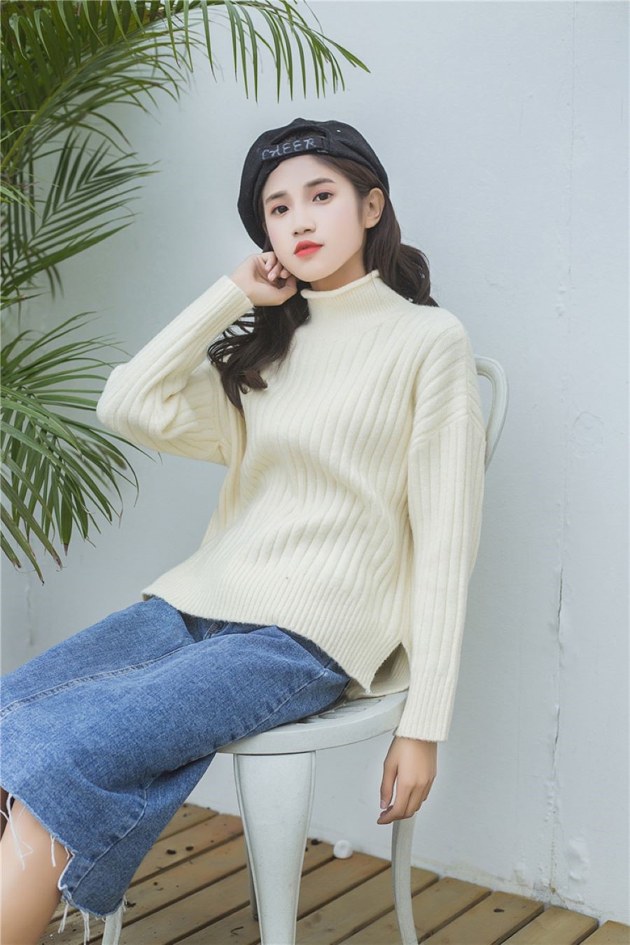 Một chiếc áo len cổ lọ sẽ giúp cho bạn có thêm những tấm ảnh sống ảo “xịn sò”