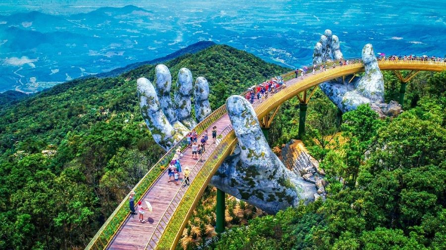 Nên mặc gì để phù hợp với thời tiết tại Bà Nà Hills