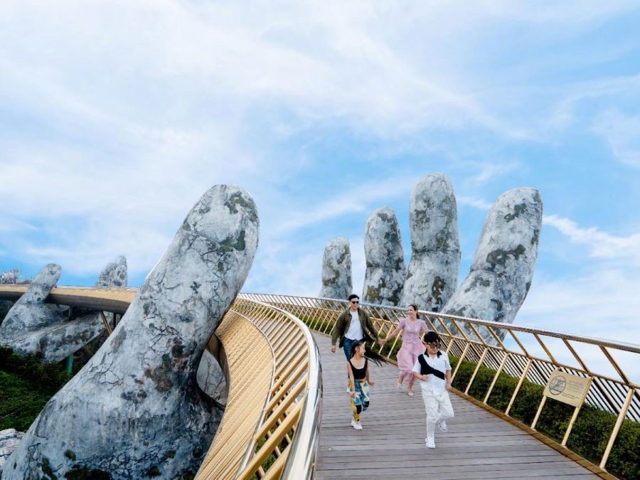 Những trang phục được nhiều bạn trẻ lựa chọn khi đi Bà Nà Hills