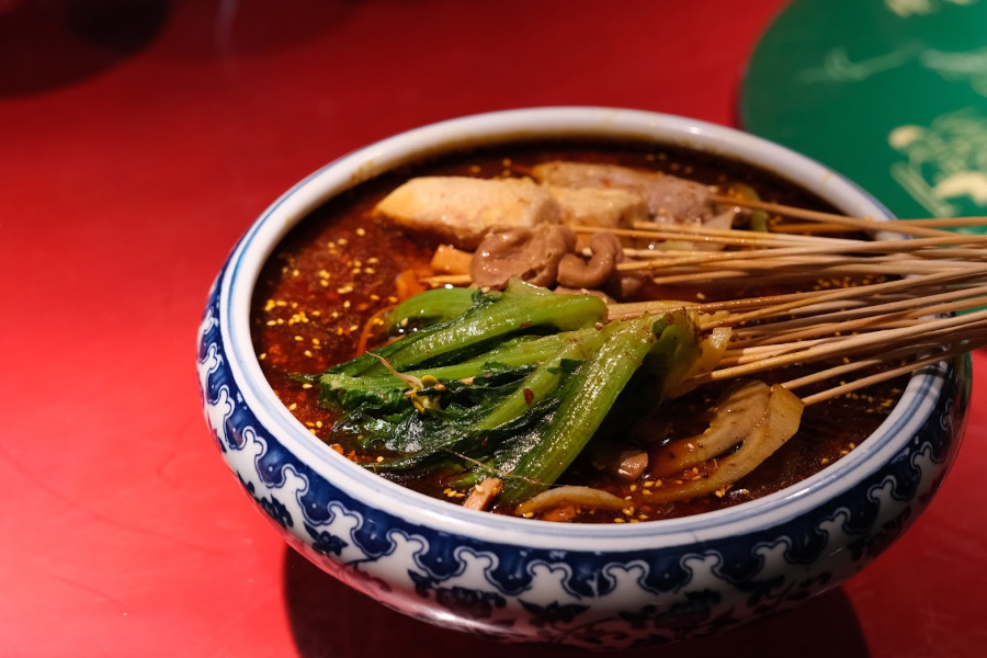 Ẩm thực Trùng Khánh là sự kết hợp hài hòa giữa hương vị, màu sắc và văn hóa, mang đến những trải nghiệm ẩm thực trọn vẹn và đầy tinh tế