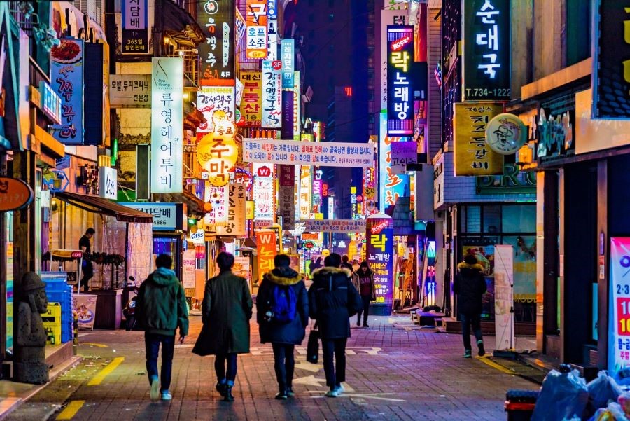 Phố Myeongdong - khu mua sắm sầm uất tại Hàn Quốc