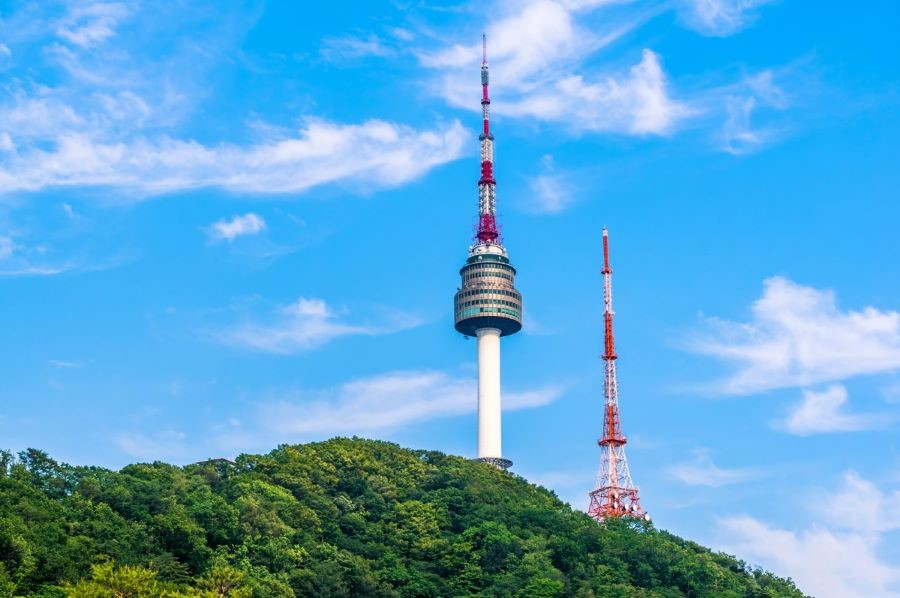 Tháp Namsan còn là biểu tượng của tình yêu, nổi bật với vô số những “Ổ khóa tình yêu”