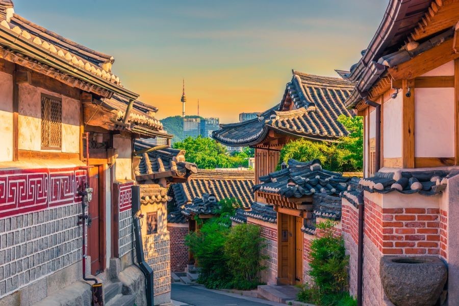 Làng Bukchon Hanok là một ngôi làng mang phong cách cổ điển nổi tiếng tại Seoul