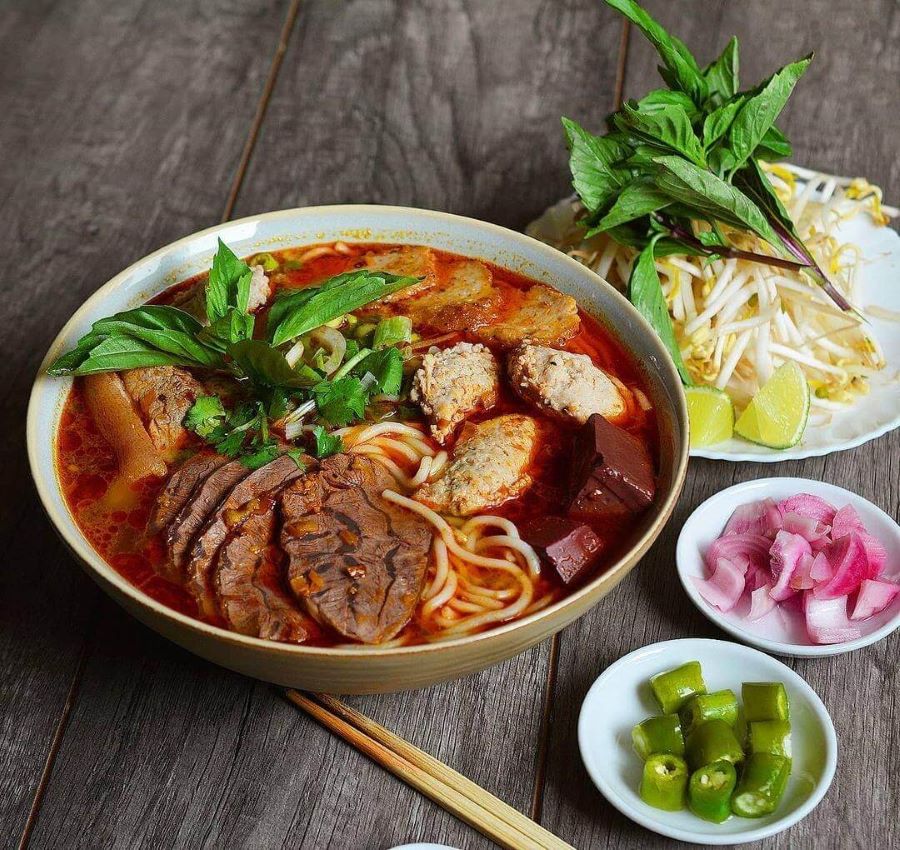 Bún bò Huế - món ăn quốc dân tại xứ Huế mộng mơ