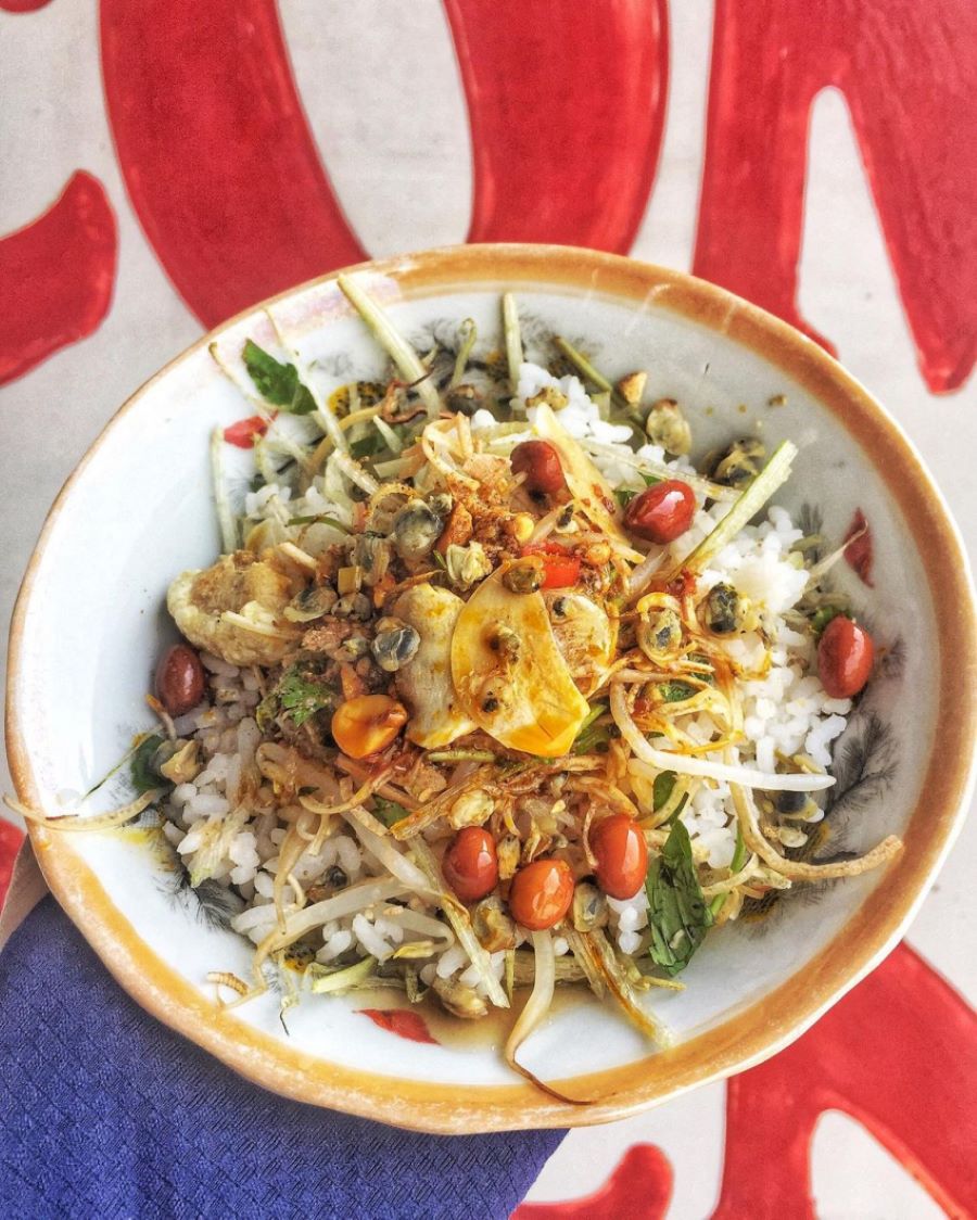 Cơm hến - Món ăn bình dị nổi tiếng tại xứ Huế mộng mơ