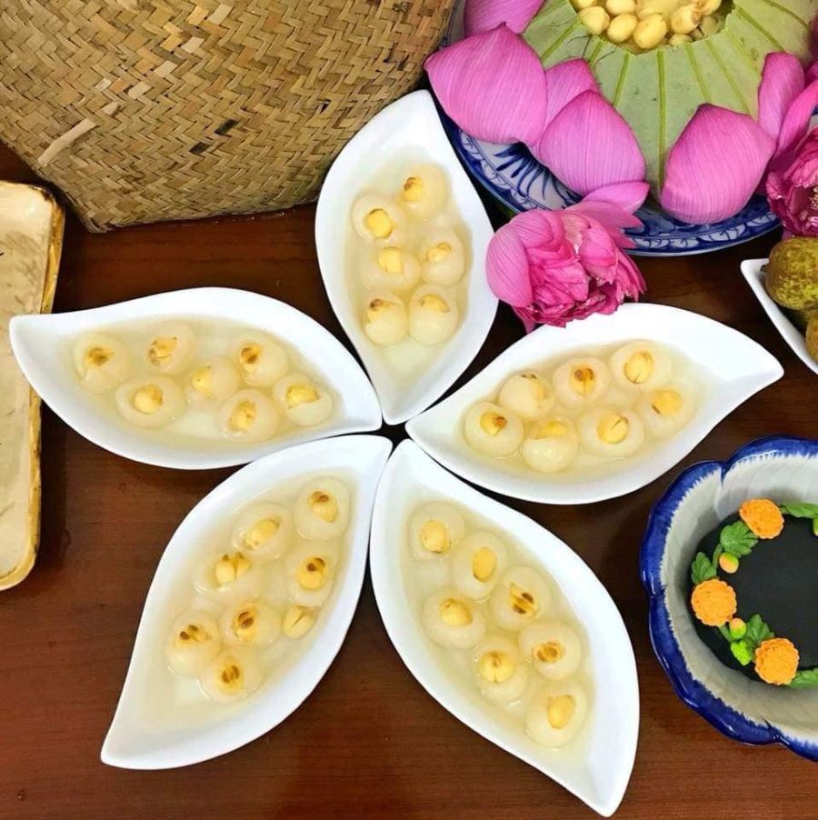 Huế còn nổi tiếng với những món chè Huế ngọt thanh