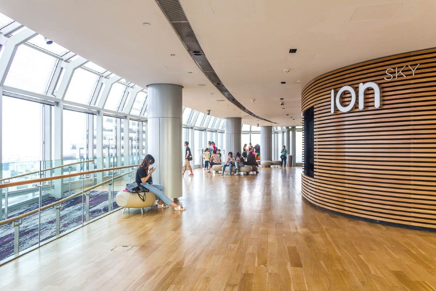 ION sky - nơi du khách có thể chiêm ngưỡng toàn cảnh thành phố Singapore hiện đại