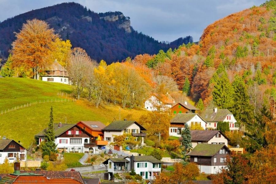 Mùa thu Thuỵ Sĩ thường kéo dài từ tháng 9 đến hết tháng 11