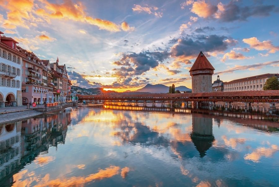 Vẻ đẹp Lucerne hiện lên trầm mặc dưới ánh hoàng hôn mùa thu