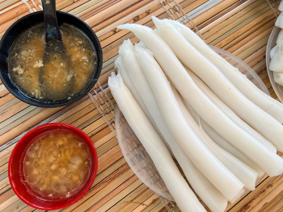 Món Bánh gật gù nổi tiếng tại Hạ Long