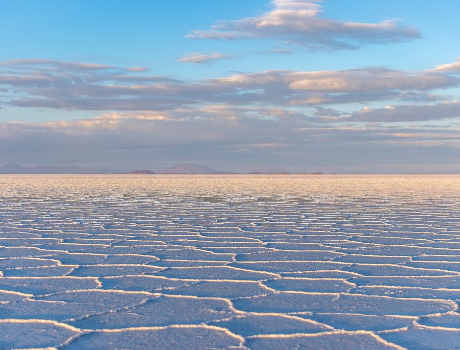 Salar de Uyuni được mệnh danh là 