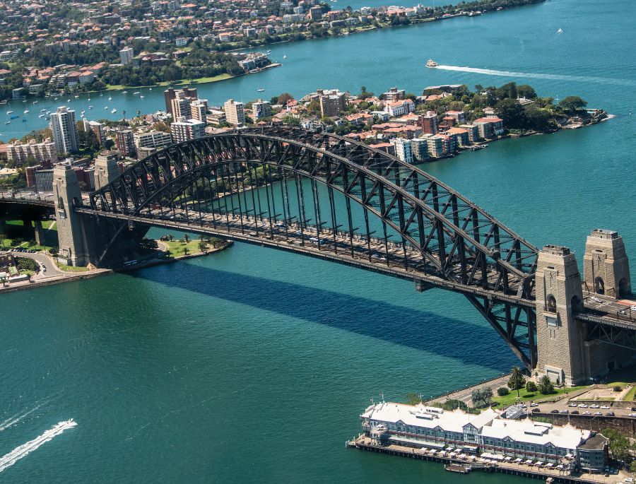 Harbour Bridge sử dụng chất liệu chính là thép và đinh tán với độ chắc chắn cực kỳ cao