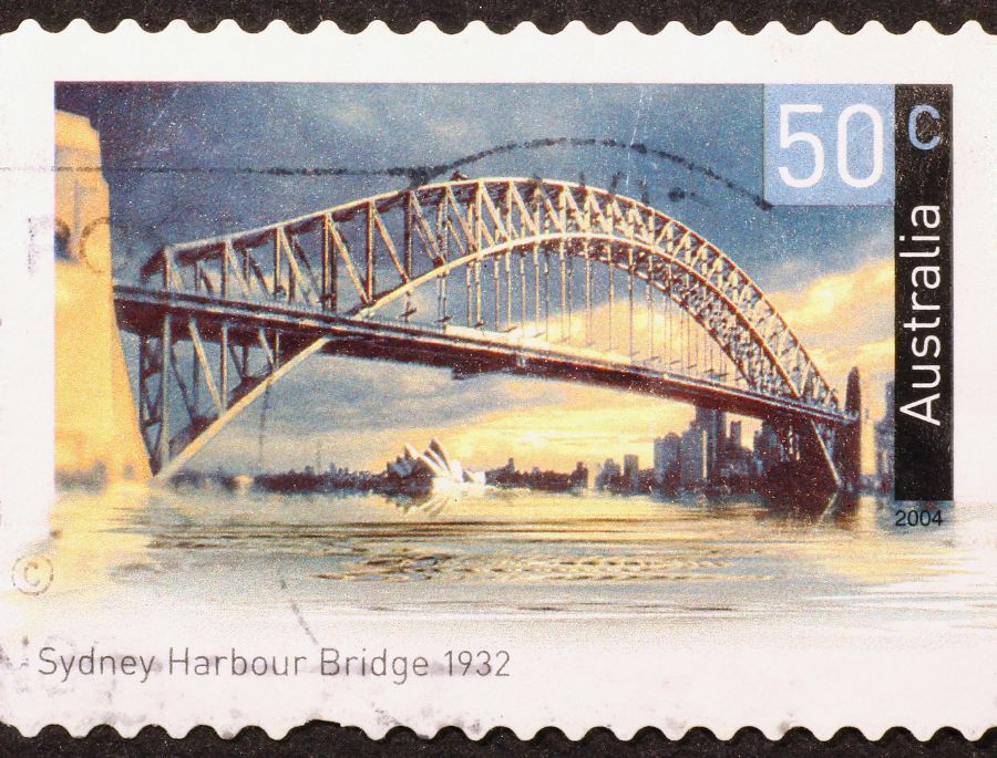 Tấm tem thư in hình cầu cảng được lưu giữ tại bảo tàng lịch sử