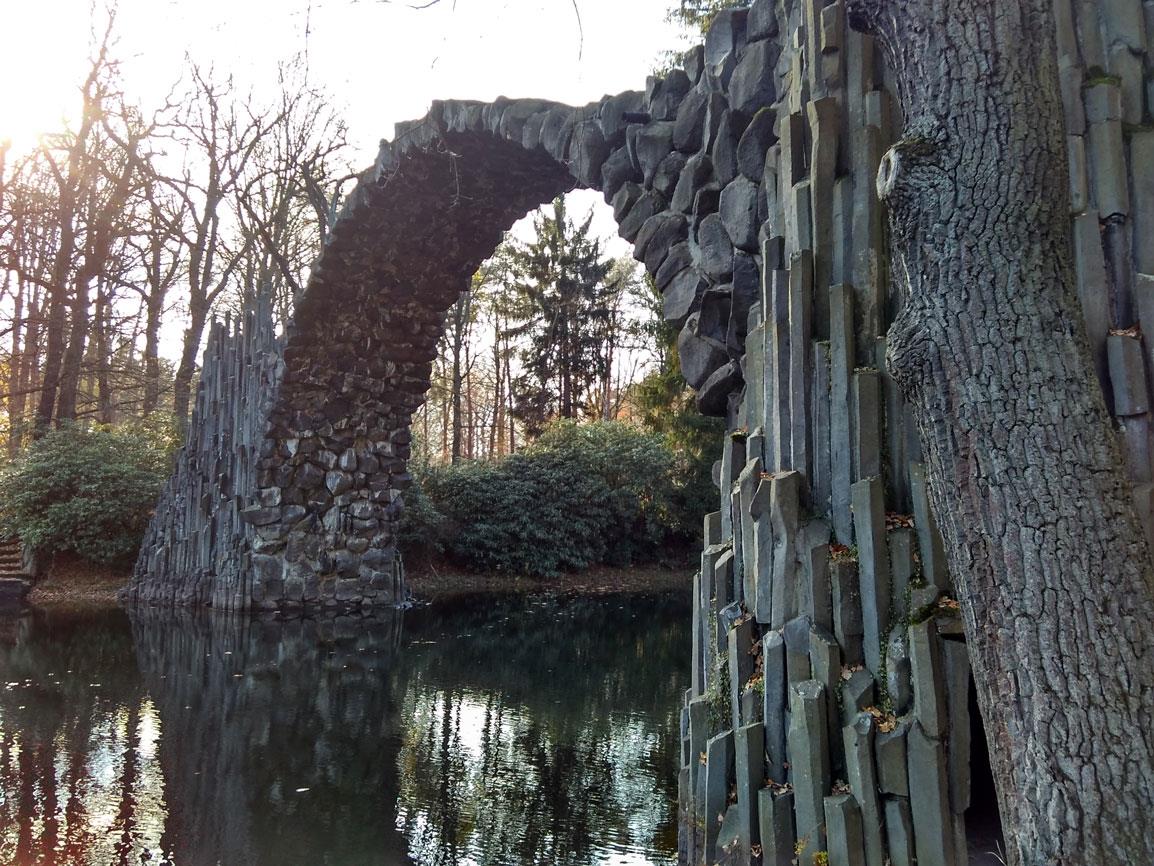 "Cây cầu của quỷ" nằm giữa rừng cây ở Đức