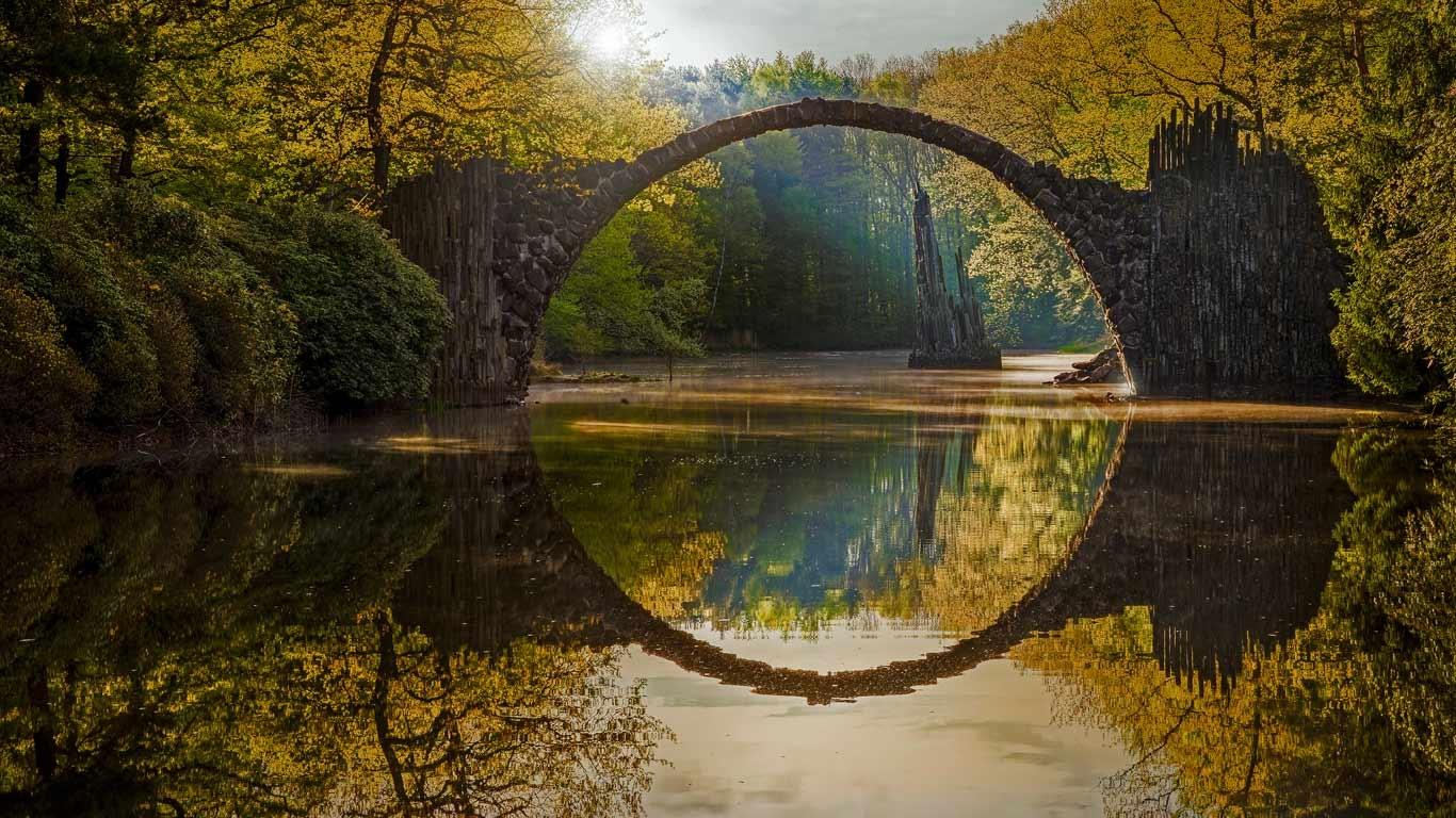 "Cây cầu của quỷ" nằm giữa rừng cây ở Đức