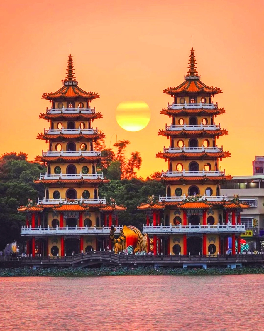 Với hồ nước màu xanh ngọc cùng không khí trong lành, Đầm Liên Trì dường như là điểm đến chưa bao giờ hết hot tại vùng đất này