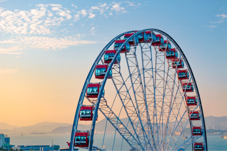 Vòng đu quay khổng lồ với chiều cao 60 mét đã trở thành điểm đến không thể bỏ qua cho du khách muốn chiêm ngưỡng toàn cảnh cảng Victoria