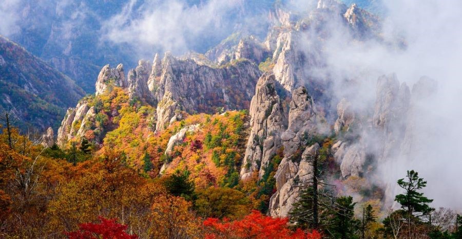 Khung cảnh thiên nhiên hoang sơ, kỳ vĩ tại ngọn núi Seoraksan