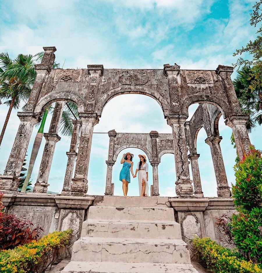 Du lịch Indonesia check-in "sống ảo" tại cung điện Bali cổ kính