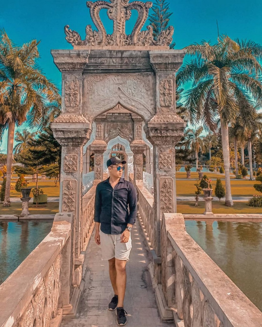 Du lịch Indonesia check-in "sống ảo" tại cung điện Bali cổ kính